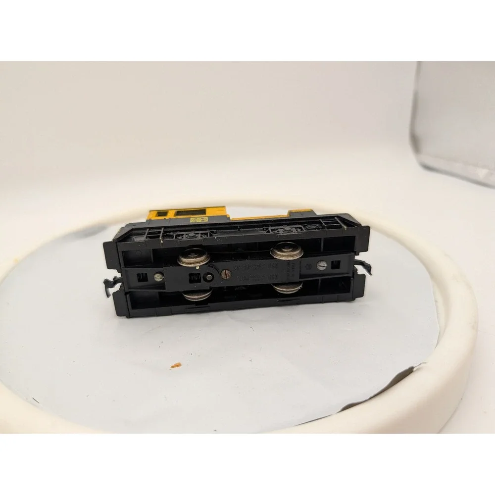 Vintage ATSF 332 Diesel Switcher Locomotive Yellow Black HO Scale Model Train‎